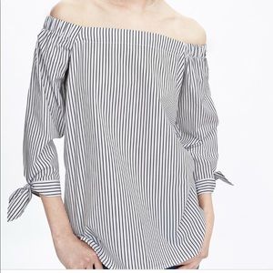 Banana Republic Black n white off shoulder top XS